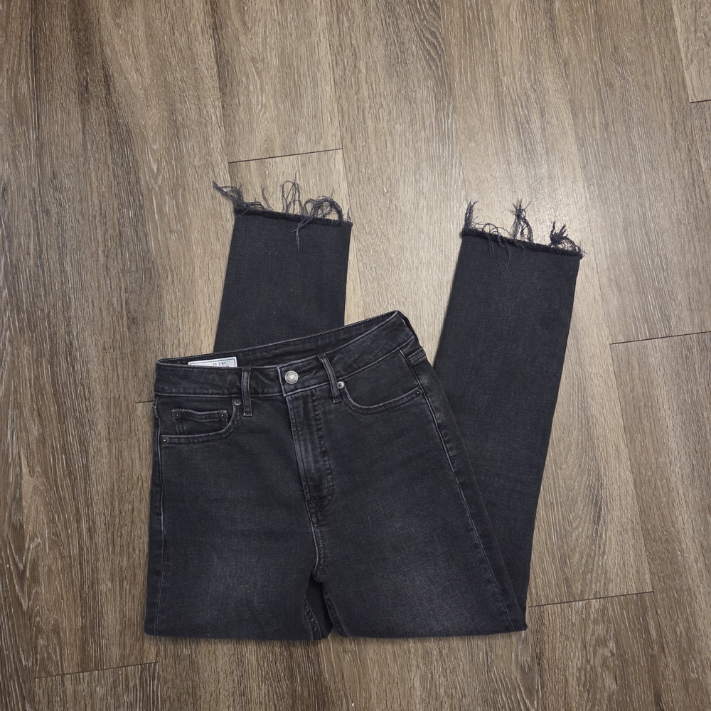 GAP Women's Black Cropped Jeans with Frayed Hem